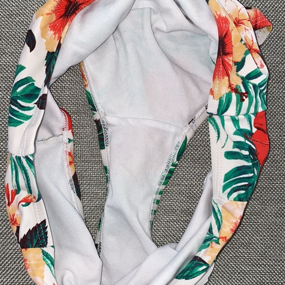 Cabana Del Sol floral ruffle two piece bikini set size Small - Picture 6 of 7